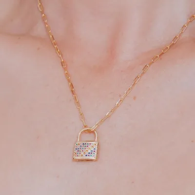 Colar Cartier com Pingente de Cadeado