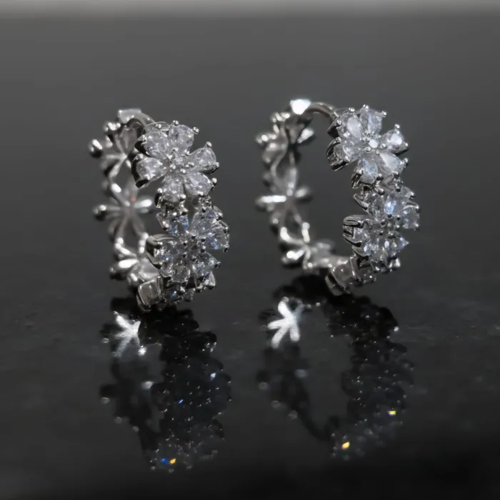 Brinco Argola Click Flores c/ Zirc. - Banho Prata